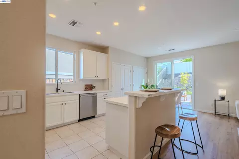 Kitchen - 2586 Tampico Dr, Bay Point, CA 94565 photo 4 of 4