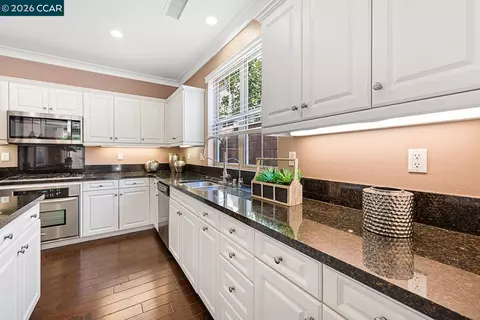 Kitchen - 217 Mantle, Irvine, CA 92618 photo 5 of 9