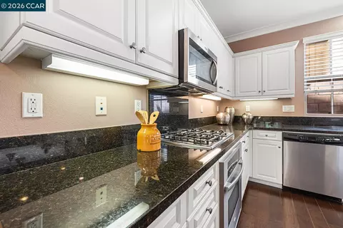 Kitchen - 217 Mantle, Irvine, CA 92618 photo 7 of 9