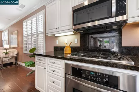 Kitchen - 217 Mantle, Irvine, CA 92618 photo 8 of 9
