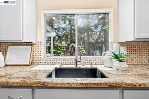 Kitchen - 1183 Vintner Pl, Livermore, CA 94550 photo 3 of 5