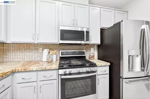 Kitchen - 1183 Vintner Pl, Livermore, CA 94550 photo 4 of 5