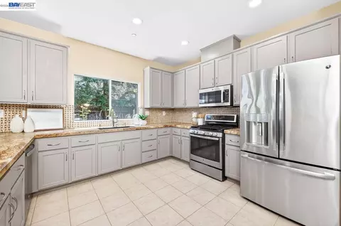 Kitchen - 1183 Vintner Pl, Livermore, CA 94550 photo 2 of 5