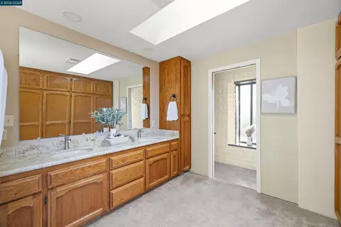 Bath - 9015 Doubletree Ln, Livermore, CA 94551 photo 2 of 3