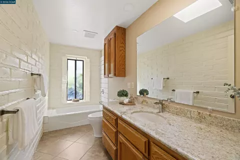 Bath - 9015 Doubletree Ln, Livermore, CA 94551 photo 3 of 3