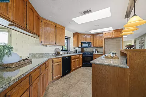 Kitchen - 9015 Doubletree Ln, Livermore, CA 94551 photo 2 of 3