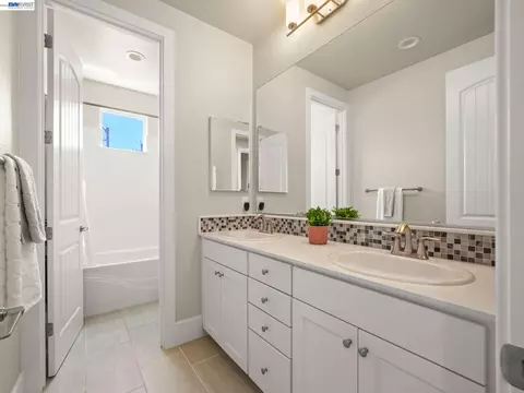Bath - 7200 Kylemore Ct, Dublin, CA 94568 photo 1 of 5