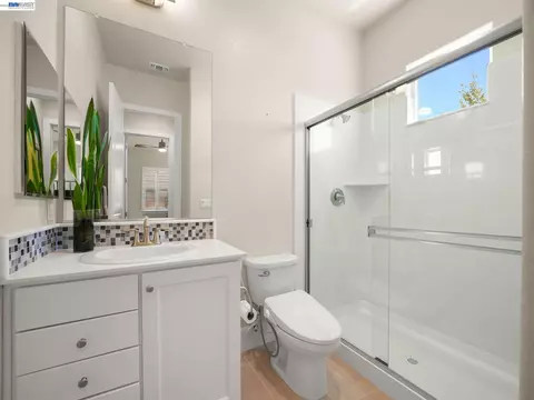 Bath - 7200 Kylemore Ct, Dublin, CA 94568 photo 5 of 5
