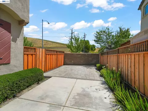 Exterior - 7200 Kylemore Ct, Dublin, CA 94568 photo 5 of 10