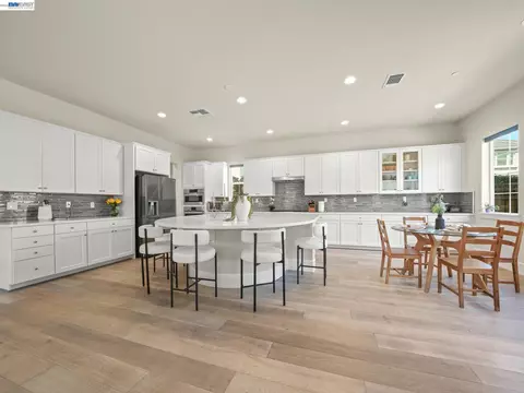 Kitchen - 7200 Kylemore Ct, Dublin, CA 94568 photo 5 of 5