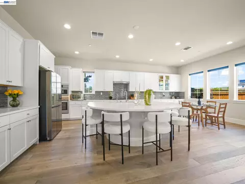 Kitchen - 7200 Kylemore Ct, Dublin, CA 94568 photo 4 of 5