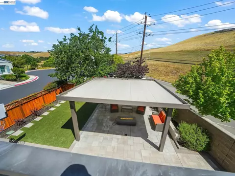 Exterior - 7200 Kylemore Ct, Dublin, CA 94568 photo 6 of 10