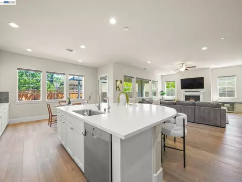 Kitchen - 7200 Kylemore Ct, Dublin, CA 94568 photo 3 of 5