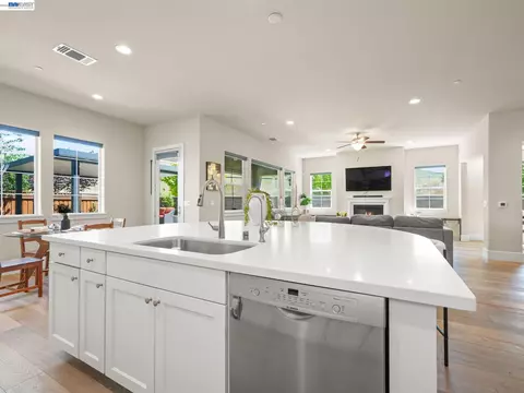 Kitchen - 7200 Kylemore Ct, Dublin, CA 94568 photo 2 of 5