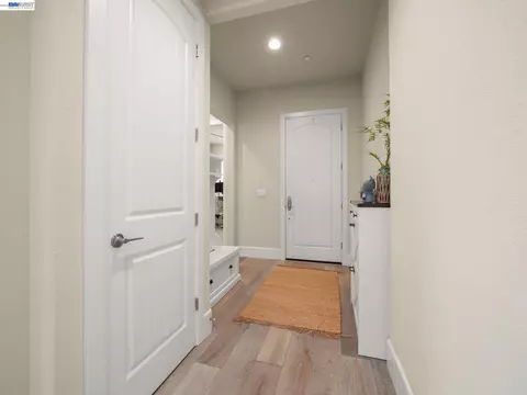 Entry Way - 7200 Kylemore Ct, Dublin, CA 94568 photo 3 of 4