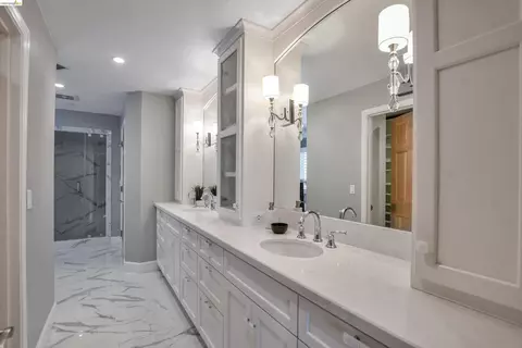 Bath - 4775 Discovery Pt, Discovery Bay, CA 94505 photo 4 of 5