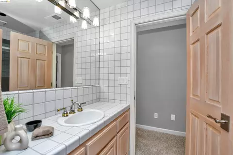 Bath - 4775 Discovery Pt, Discovery Bay, CA 94505 photo 3 of 5