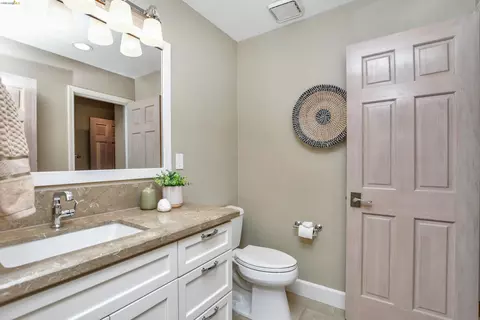 Bath - 4775 Discovery Pt, Discovery Bay, CA 94505 photo 1 of 5