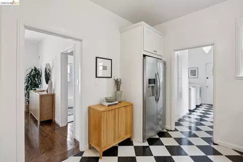 Entry Way - 1357 E 25th St, Oakland, CA 94606 photo 2 of 4