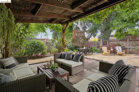 Exterior - 1357 E 25th St, Oakland, CA 94606 photo 10 of 22