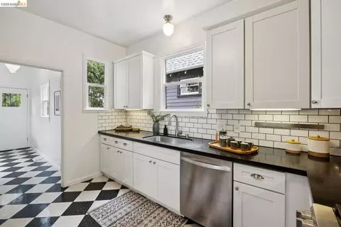 Kitchen - 1357 E 25th St, Oakland, CA 94606 photo 4 of 4