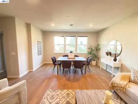 Dining - 1270 Gusty Loop #3, Livermore, CA 94550 photo 1 of 1