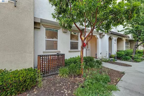 Exterior - 1270 Gusty Loop #3, Livermore, CA 94550 photo 5 of 9