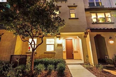 Exterior - 1270 Gusty Loop #3, Livermore, CA 94550 photo 3 of 9