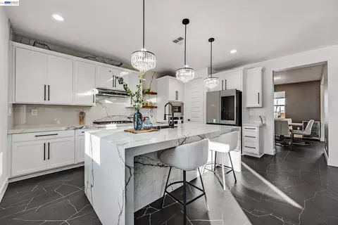 Kitchen - 259 Eagle Nest Dr, Oakley, CA 94561 photo 3 of 5