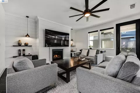 Living - 259 Eagle Nest Dr, Oakley, CA 94561 photo 1 of 2