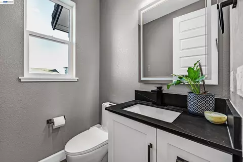 Bath - 259 Eagle Nest Dr, Oakley, CA 94561 photo 1 of 8