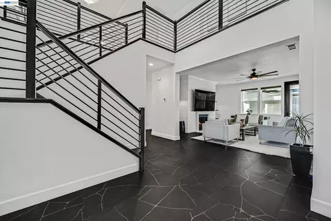 Entry Way - 259 Eagle Nest Dr, Oakley, CA 94561 photo 2 of 4