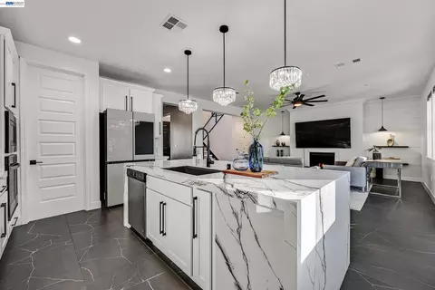 Kitchen - 259 Eagle Nest Dr, Oakley, CA 94561 photo 5 of 5