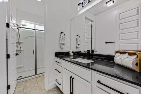 Bath - 259 Eagle Nest Dr, Oakley, CA 94561 photo 4 of 8