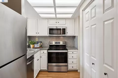 Kitchen - 38767 Crane Ter, Fremont, CA 94536 photo 2 of 3