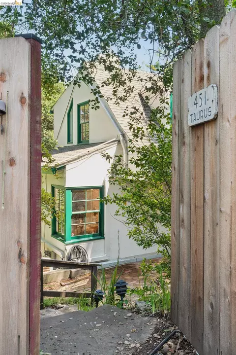 451 Taurus Ave, Oakland, CA 94611