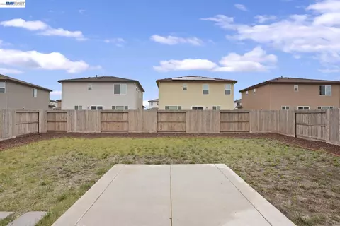 Exterior - 3046 Tinsley St, Manteca, CA 95337 photo 3 of 6
