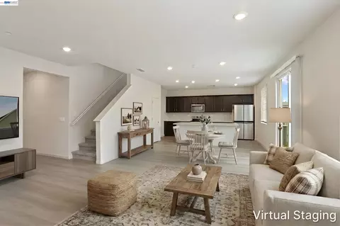 Living - 3046 Tinsley St, Manteca, CA 95337 photo 2 of 4