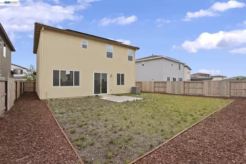Exterior - 3046 Tinsley St, Manteca, CA 95337 photo 5 of 6