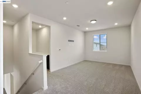 Living - 3046 Tinsley St, Manteca, CA 95337 photo 4 of 4