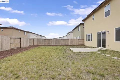 Exterior - 3046 Tinsley St, Manteca, CA 95337 photo 6 of 6
