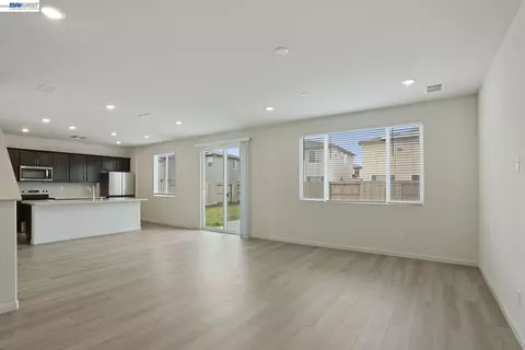 Living - 3046 Tinsley St, Manteca, CA 95337 photo 1 of 4