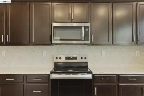 Kitchen - 3046 Tinsley St, Manteca, CA 95337 photo 1 of 3
