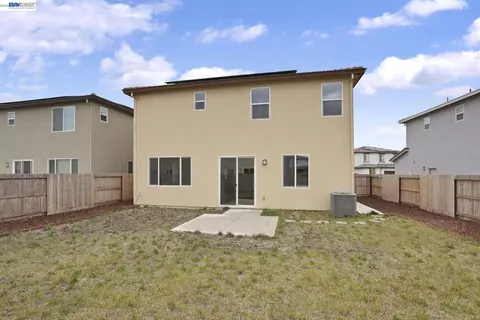 Exterior - 3046 Tinsley St, Manteca, CA 95337 photo 4 of 6