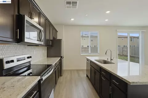 Kitchen - 3046 Tinsley St, Manteca, CA 95337 photo 3 of 3