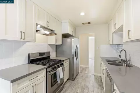 Kitchen - 3103 Hazelwood St, Vallejo, CA 94591 photo 2 of 4