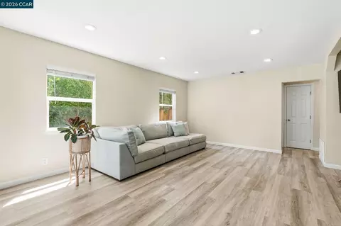 Living - 3103 Hazelwood St, Vallejo, CA 94591 photo 1 of 3