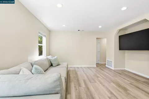 Living - 3103 Hazelwood St, Vallejo, CA 94591 photo 3 of 3