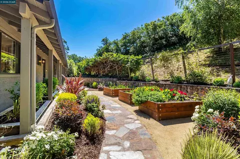 Exterior - 3336 Oak Ct, Lafayette, CA 94549 photo 5 of 32