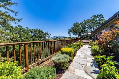 Exterior - 3336 Oak Ct, Lafayette, CA 94549 photo 9 of 32